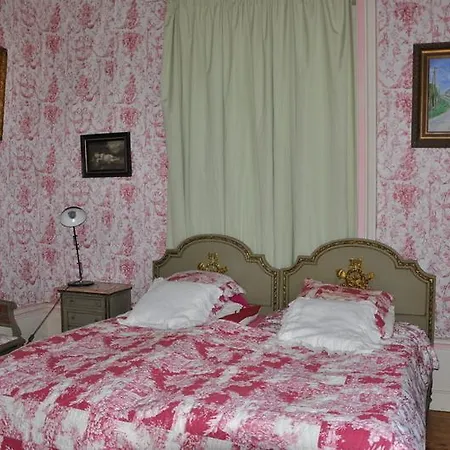 Chateau De Monteux Bed & Breakfast 3*