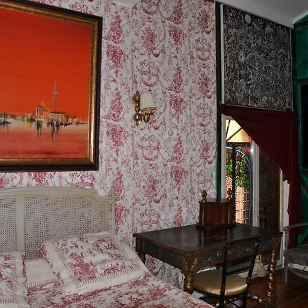 Chateau De Monteux
