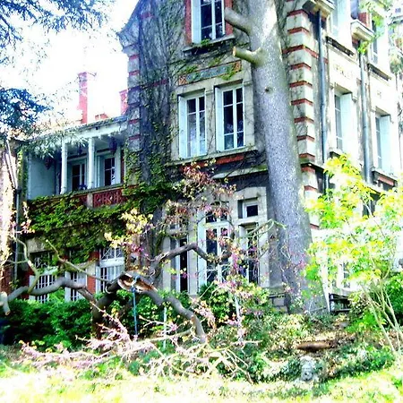 Chateau De Monteux La Fouillouse