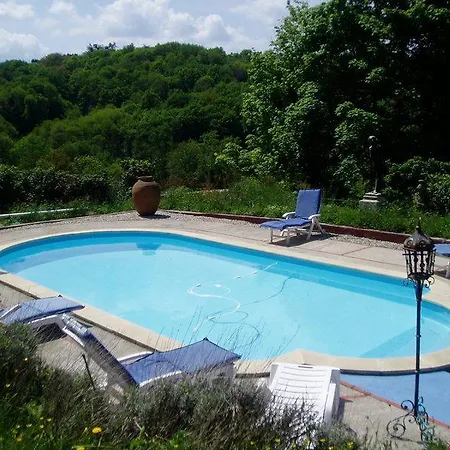 Bed & Breakfast Chateau De Monteux 3*