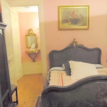 Bed & Breakfast Chateau De Monteux 3*